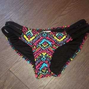patterned bikini bottoms